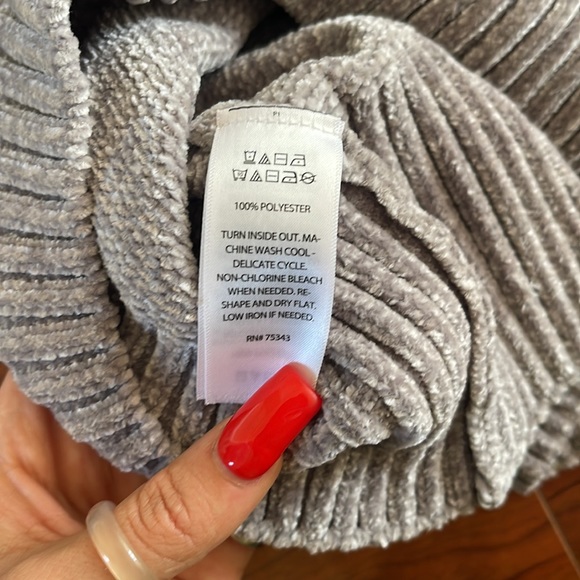 COPY - Christian Siriano Gray and White Snowflake Turtleneck Sweater - Picture 9 of 9